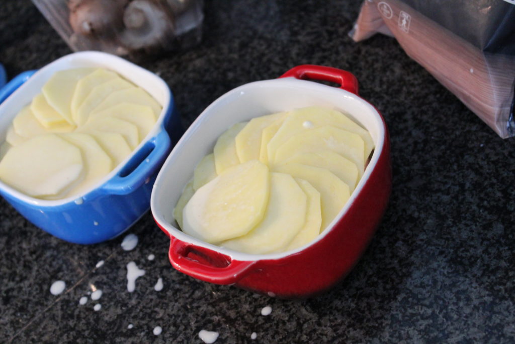 aardappelgratin met ui en kastanjechampignons