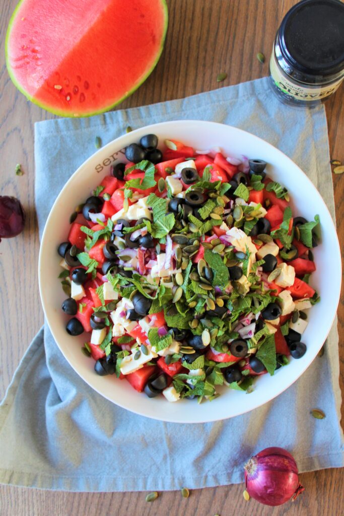 watermeloen salade met feta, munt en zwarte olijven